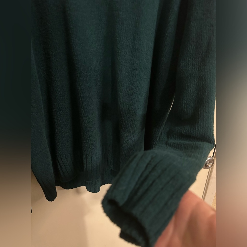 WHITE STAG FOREST GREEN SWEATER